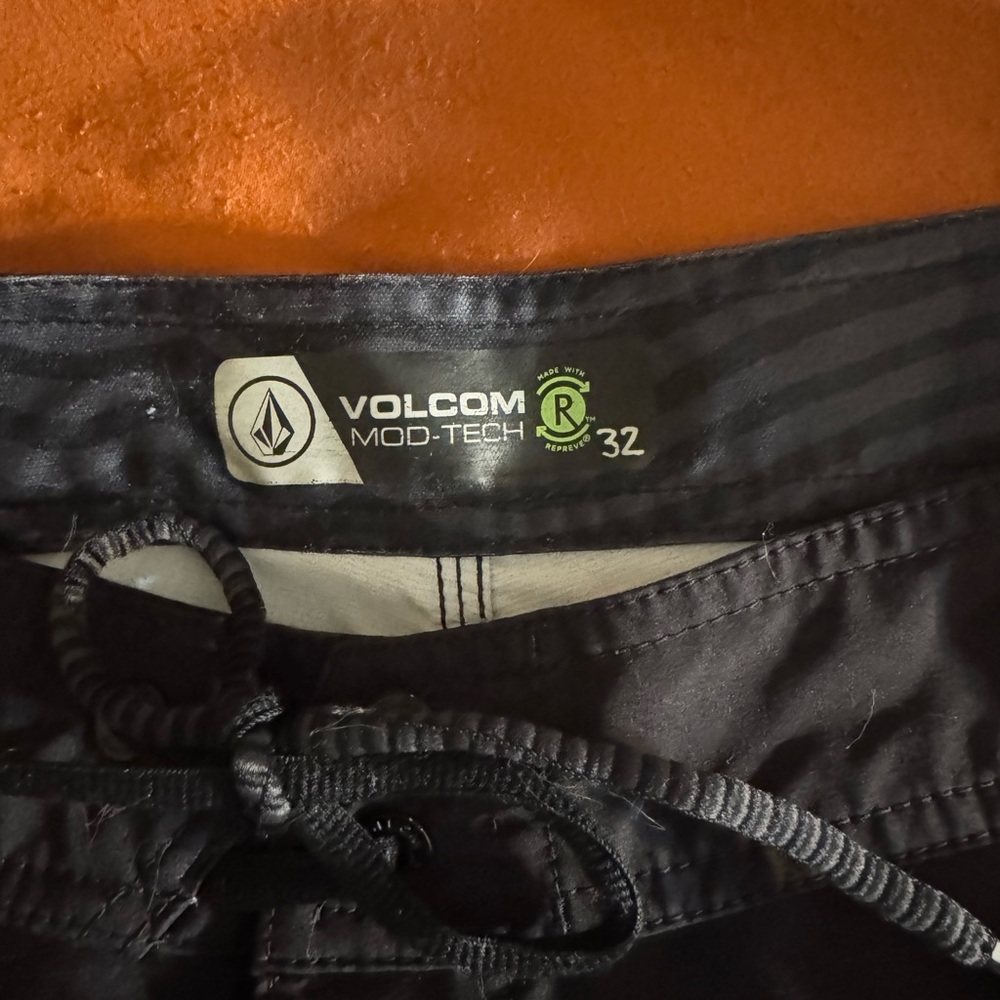 Volcom Mod-Tech Board Shorts - Picture 3 of 3